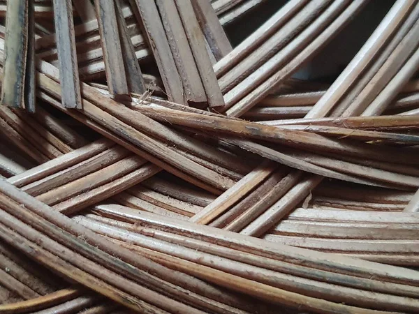 Kuru bambudan örülmüş dokunun kapağı