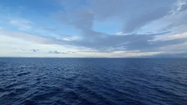 Mavi Gökyüzü ve Bulutlar