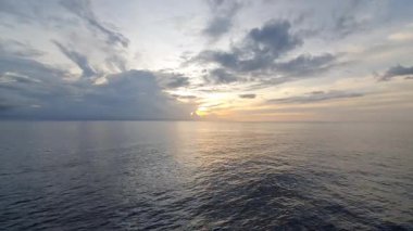 Denizde gün batımı