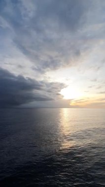 Denizde gün batımı