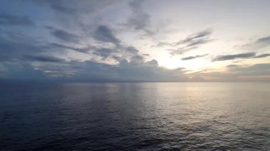 Güzel gün batımı gökyüzü bulutlu