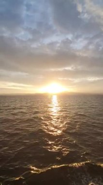 Sahilde gün doğumu