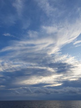 Bulutlu güzel gökyüzü