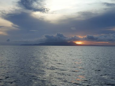 Denizde gün batımı