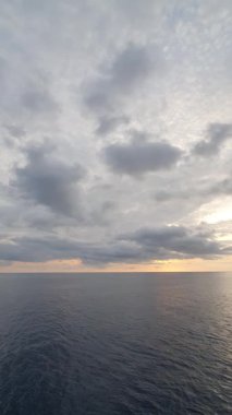 Güzel okyanus ve denizin havadan görünüşü