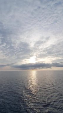 Dalgalı güzel deniz manzaralı