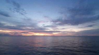 Denizde güzel bir gün batımı