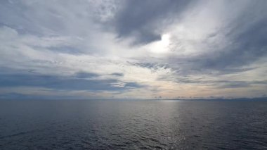 Denizin ve banda denizinin hava aracı görüntüsü
