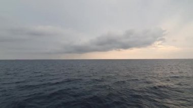 mavi deniz ve gökyüzü