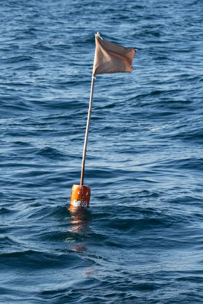 在海上放龙虾锅的浮标 — 图库照片