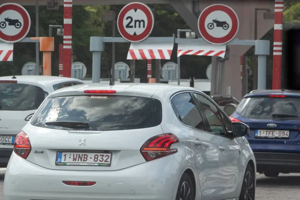 Reims Fransa Ağustos 2019 Otomobiller Gişede Ödeme Yapmak Için Bekliyor — Stok fotoğraf