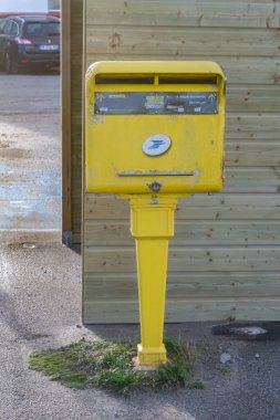 Porspoder - Fransa, 19 Aralık 2020: La Poste 'den Fransız posta kutusu