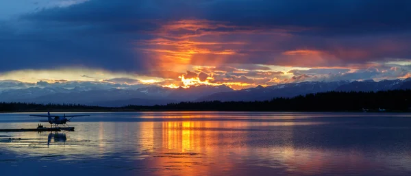 Sunrise at Beluga lake — Stock Photo, Image