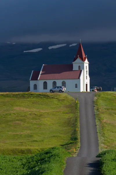 Vieja pequeña iglesia de madera en — Foto de Stock