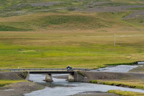 Bridge over Icelandic river. — Stock Photo, Image