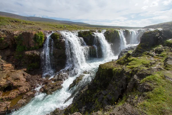 Kolugljufur canyon och vattenfall — Stockfoto