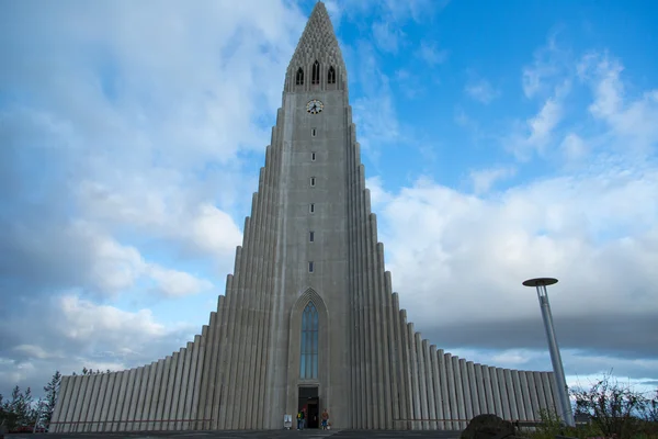 Hallgrimskirkja cathedral in reykjavik — Stock Photo, Image