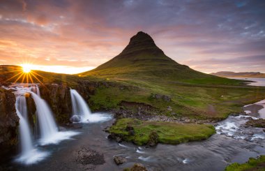 Kirkjufellsfoss şelale şaşırtıcı üst 