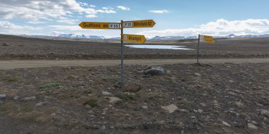 İzlanda yol işareti