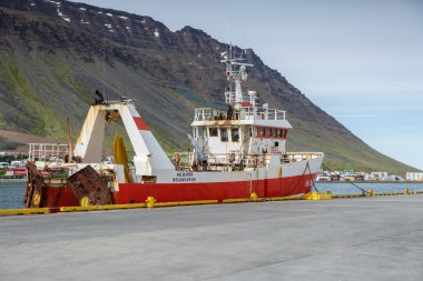 Sarı baba Isafjordu liman