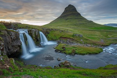 Kirkjufellsfoss şelale şaşırtıcı üst 