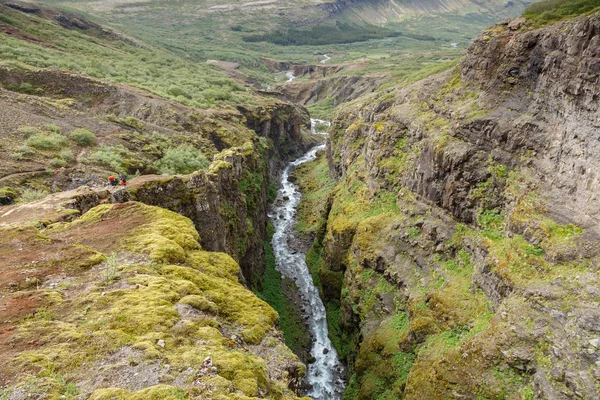 Högsta vattenfall av Island Glymur — Stockfoto