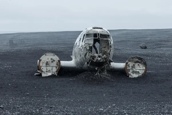 Plajda düşen Dc-3 uçak — Stok fotoğraf