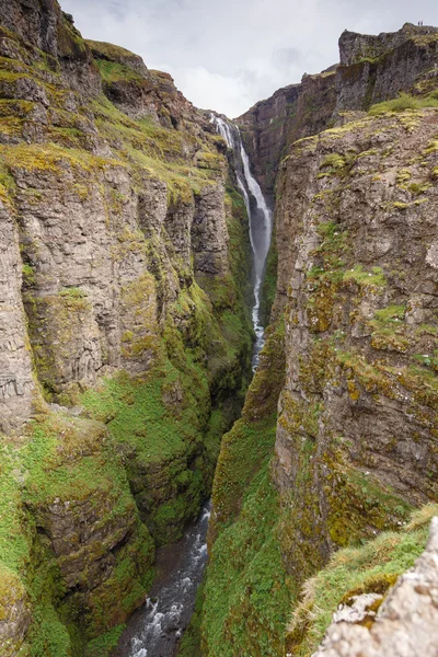 Vacker utsikt över The Glymur vattenfall — Stockfoto