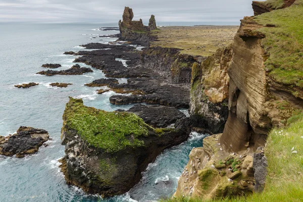 Arnarstapi 在冰岛的岩石 — 图库照片