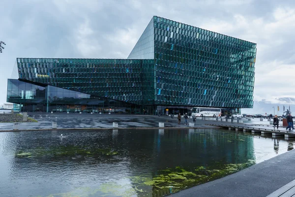 Harpa konserthus i Reykjavik — Stockfoto