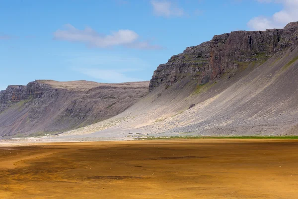 Playa de Raudasandur en los fiordos del oeste — Foto de Stock