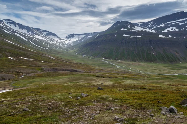 IJslandse landschap op een zonnige dag — Stockfoto