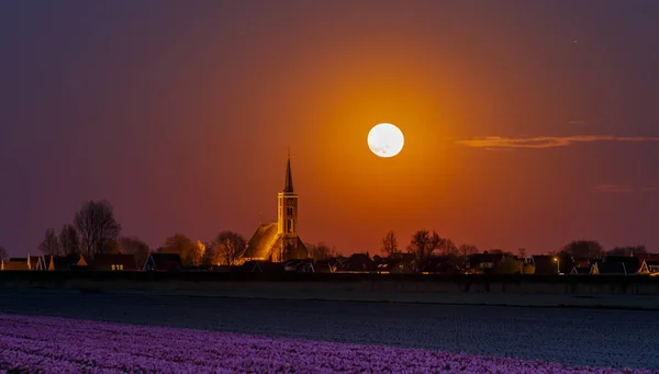 Hermosa Luna Que Brilla Sobre Ciudad —  Fotos de Stock