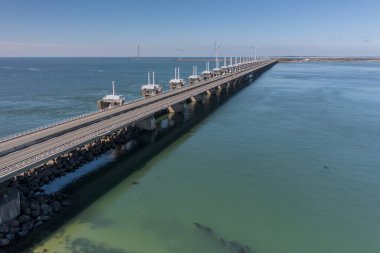 Hollanda kıyılarındaki Delta Works ve Doğu Scheldt fırtına bariyeri
