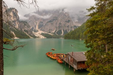 Lago di Braies İtalyan Dolomitleri
