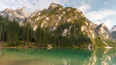 Lago di Braies İtalyan Dolomitleri
