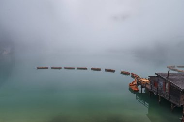 Lago di Braies İtalyan Dolomitleri
