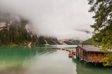 Lago di Braies İtalyan Dolomitleri