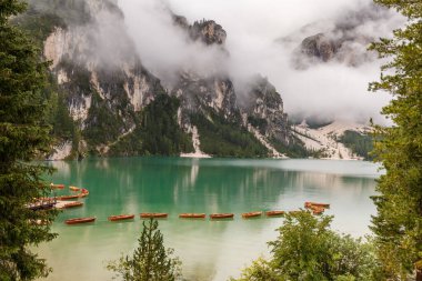 Lago di Braies İtalyan Dolomitleri