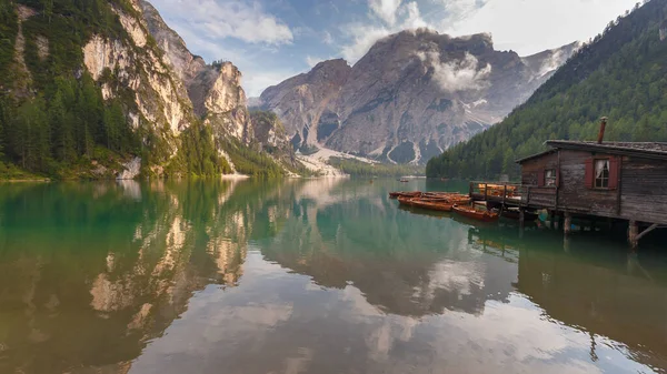 Lago di Braies İtalyan Dolomitleri