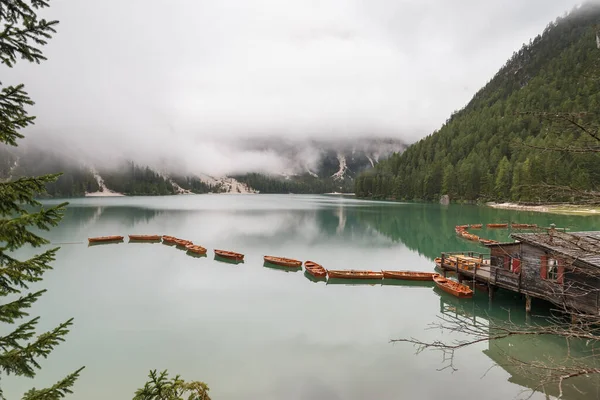 Lago Braies Itália Dolomites — Fotografia de Stock