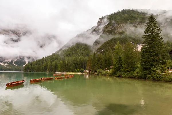 Lago Braies Itália Dolomites — Fotografia de Stock