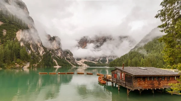 Lago di Braies İtalyan Dolomitleri