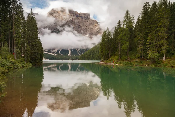 Krásná Krajina Jezerem Horami — Stock fotografie