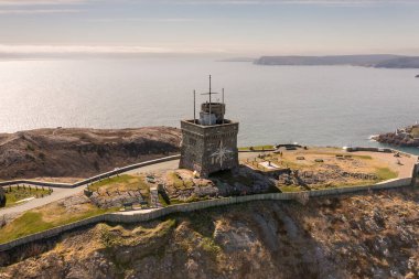 St. John 's limanının kuzeydoğu ucunda yer alan Sinyal Tepesi Ulusal Tarih Alanı, iki kültürel manzaradan oluşmaktadır.