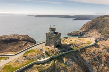 St. John 's limanının kuzeydoğu ucunda yer alan Sinyal Tepesi Ulusal Tarih Alanı, iki kültürel manzaradan oluşmaktadır.