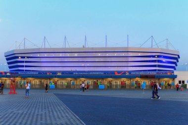 KALININGRAD, RUSSIA - 16 Haziran 2018: Rusya 'da oynanan 2018 FIFA Dünya Kupası karşılaşmaları için modern Kaliningrad futbol stadyumunun (Arena Baltika olarak da bilinir) akşam manzarası.