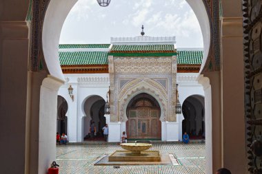 FEZ, MOROCCO - 31 Mayıs 2017: El-Kaide Üniversitesi 'nin (Al-Karaouine) görünümü. UNESCO 'ya göre, dünyada var olan en eski ve sürekli olarak yüksek öğrenim kurumu konumunda bulunuyor..