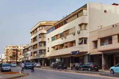 MEKNES, FOCCO - Haziran 01, 2017: Meknes merkezindeki eski binalar. Meknes, Fas 'ın dört imparatorluk şehrinden biridir ve krallıktaki altıncı büyük nüfus şehridir..