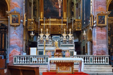 BERGAMO, İtalya - 22 Mayıs 2019: Bergamo 'daki Katolik Sant Agata nel Carmine Kilisesi' nin ana sunağı.